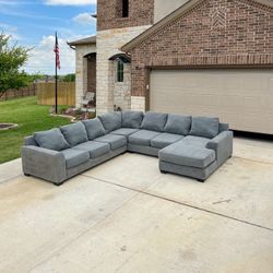Ashley Furniture Castano 4 Piece Sectional Free Delivery for Sale