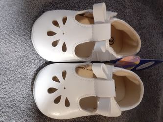 Toddler shoes size 2c new.