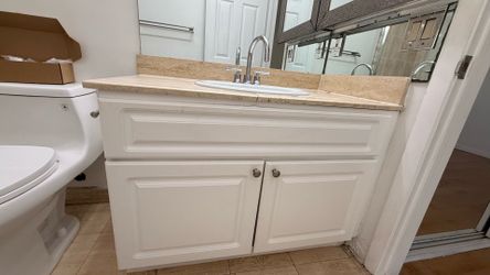 Bathroom Vanity with sink & Faucet