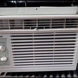 Arctic King 5,000 BTU 115V Mechanical Window Mounted Air Conditioner- Works Perfectly- 