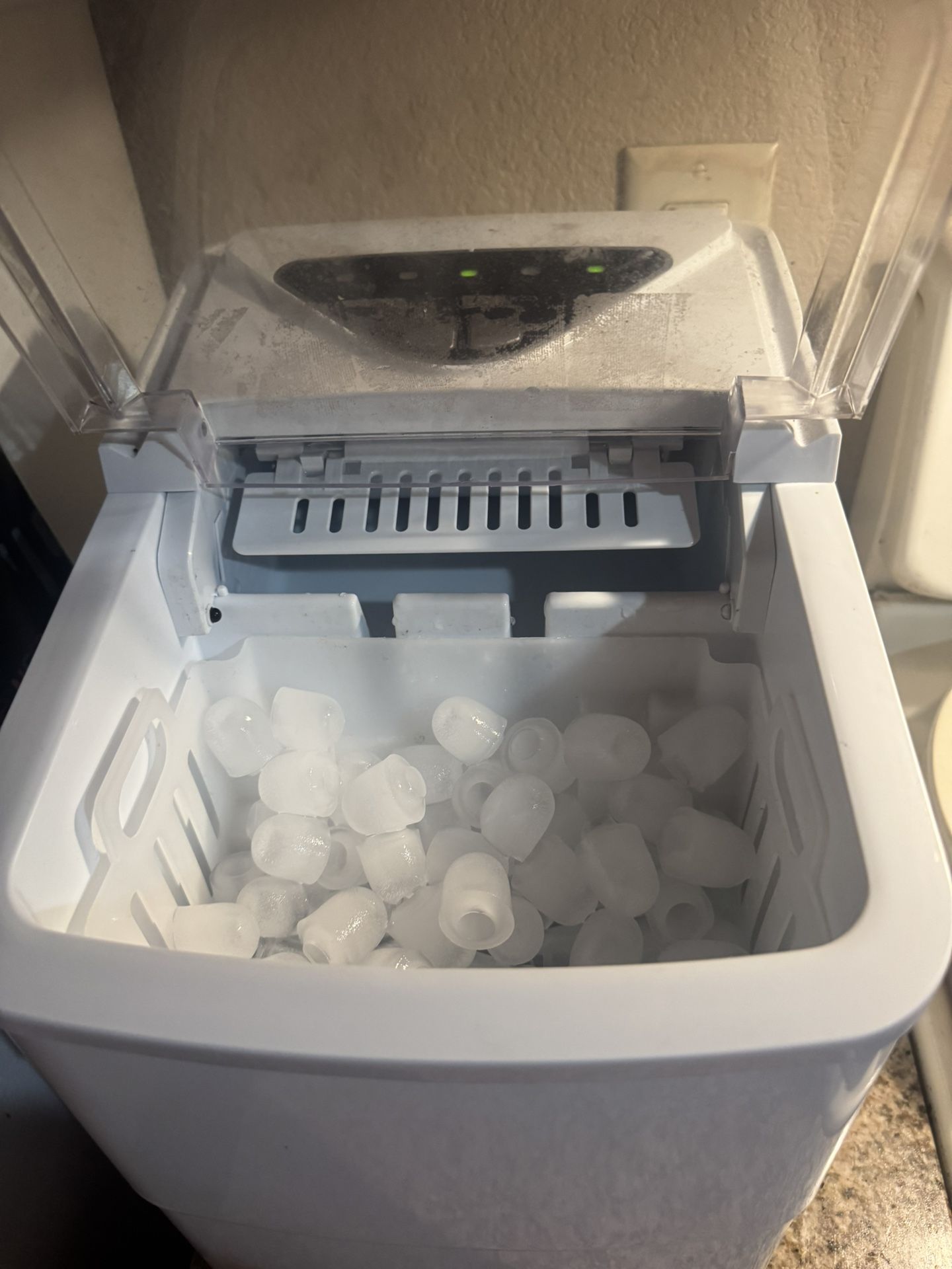 Counter Top Ice Maker.