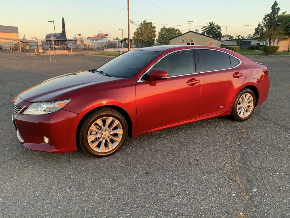 2013 LEXUS ES 300h (Hybrid)