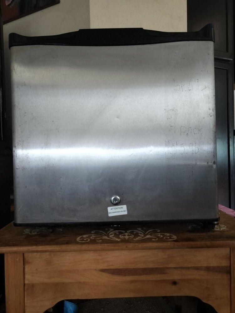 Freezer 1.1 cubic feet