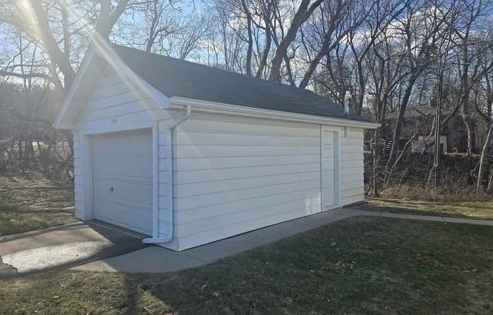 White Garage-like New