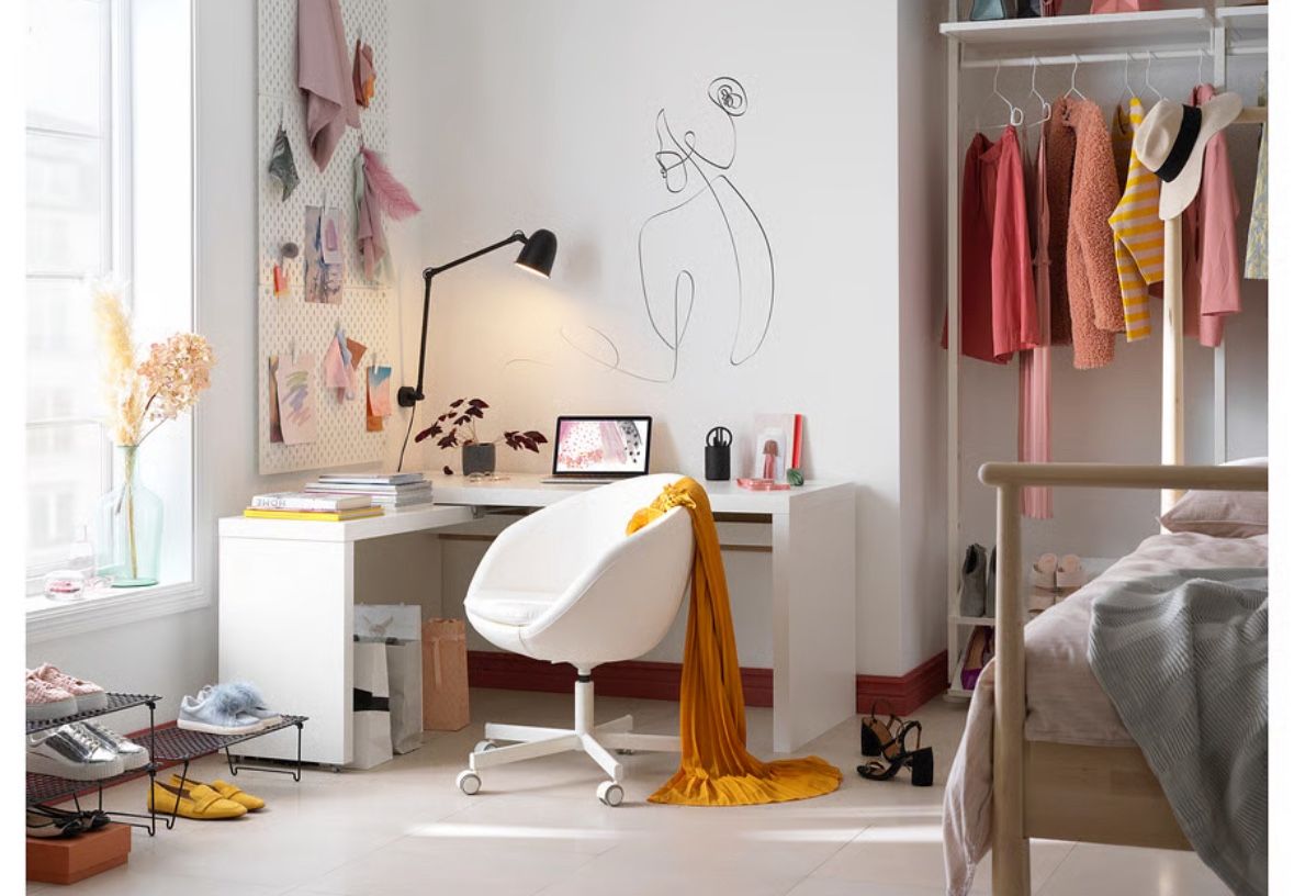 Modern White Desk With Pull Out Panel