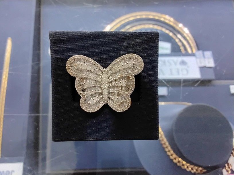 10 KARAT DIAMOND BUTTERFLY RING 