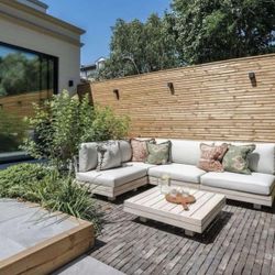 Custom Beautiful privacy wall Tomato Tower Planter Box Garden Bed Decor Outdoor Design cedar redwood