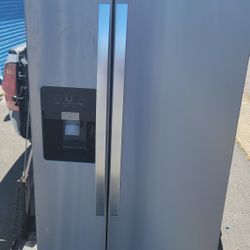 WHIRLPOOL 33" REFRIGERATOR WORKS GREAT CAN DELIVER 