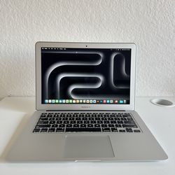 MacBook Pro 13” Intel Core i5 4GB RAM 128GB SSD MacOS Semona + Office + Finalcut + Adobe, Or best offers