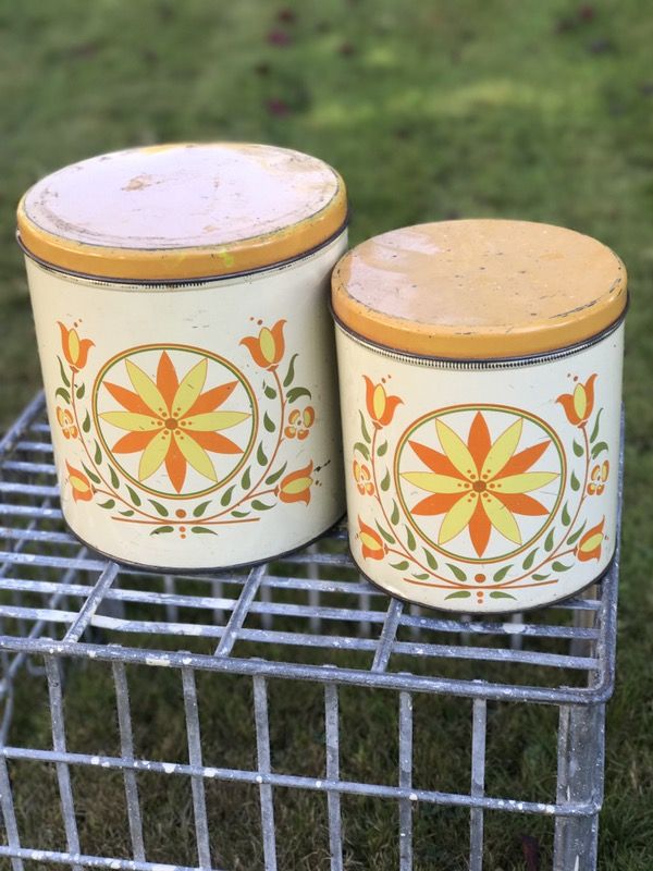 Decoware USA matching tin