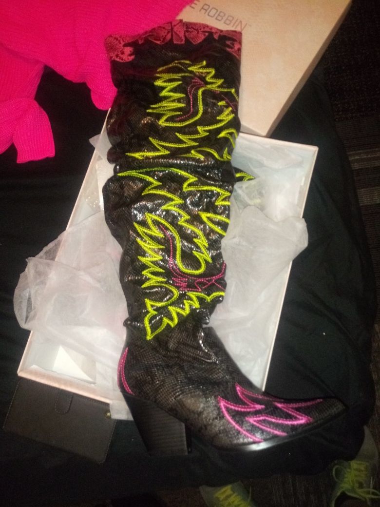 Womens thigh high boots size 9 and size large pink sweater never been worn