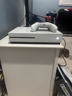 Xbox One S Console with Controller