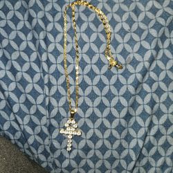 18 K Gold Plated Chain And Bling Pendant