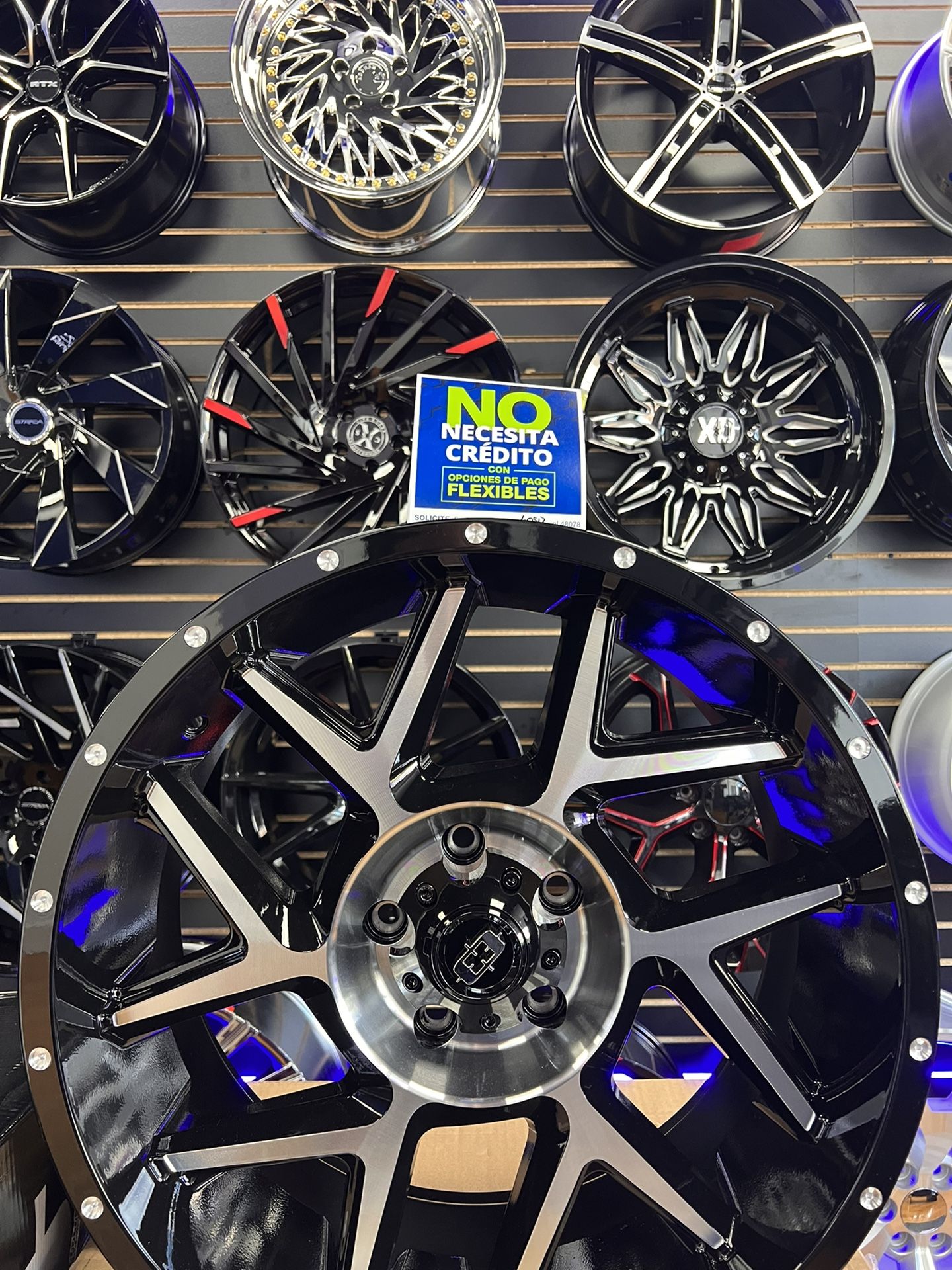 Se Venden Rines Y Llantas Para Todo Tipo De Carros Y Camionetas!! Financiamiento Disponible!!