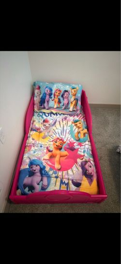 Toddler floor bed with mattress and Bedding Set