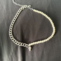 Pearl/Silver skull necklace