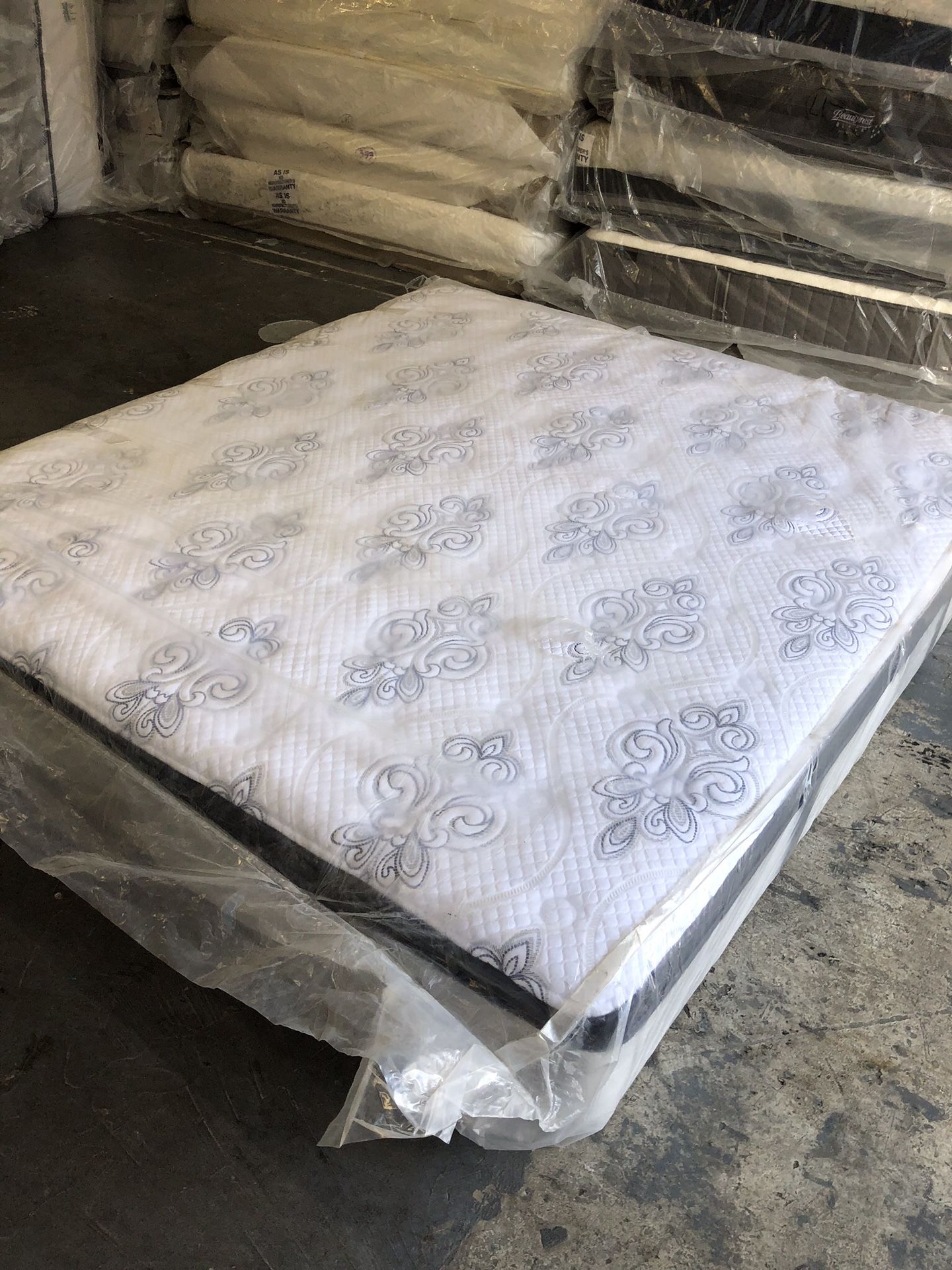 Brand New King Serta Limited Edition “Castleview” Firm Super Pillowtop Mattress