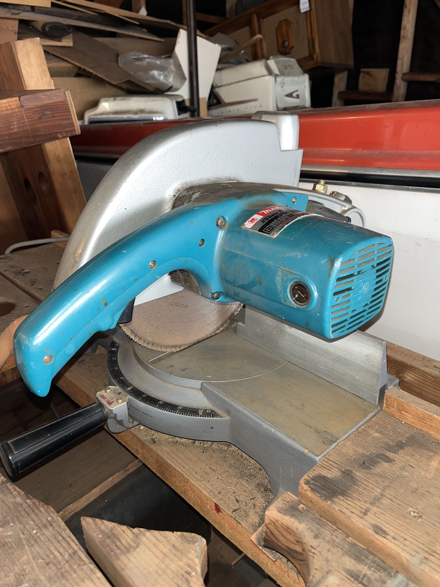 Makita Miter Saw With Roller Feeder