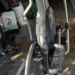 Spirit CE 800 Elliptical 