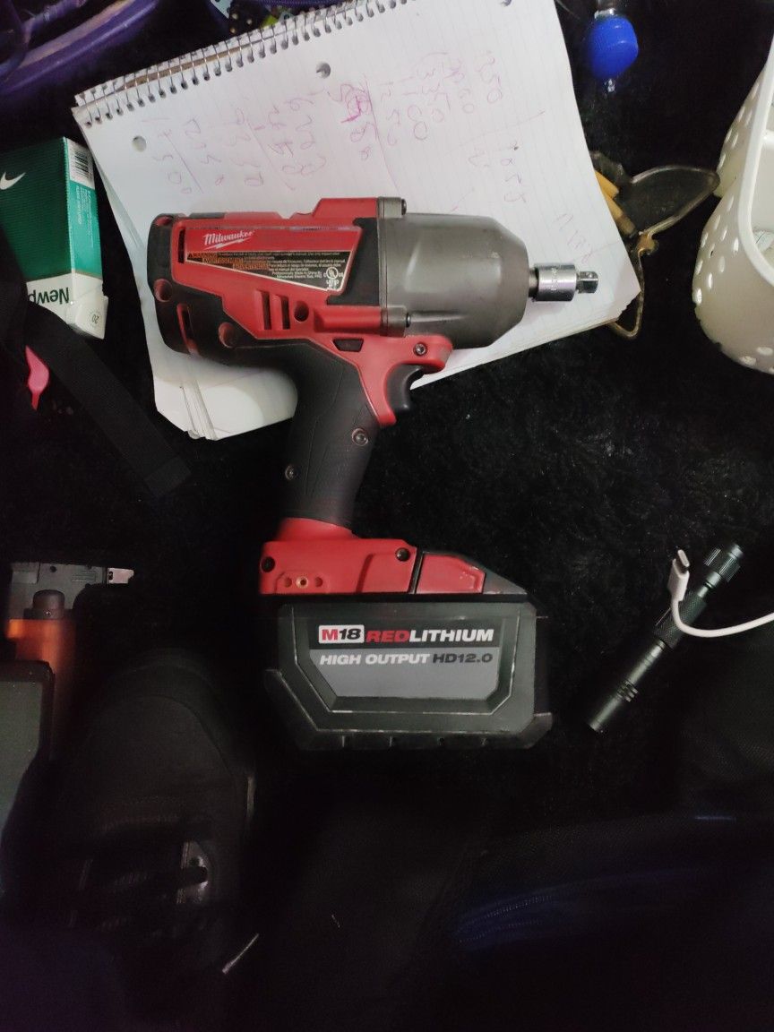 1/2 iNCH iMPACT WRENCH MiLWAUKEE FUEl 