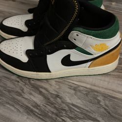 Jordan 1 Mid Oaklands (size 8.5)