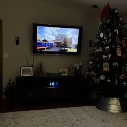 Sony Bravia XBR4 55 Inch TV w/ Wall Mount Bracket