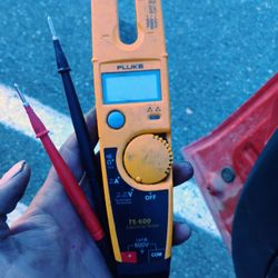 Fluk      Electrical Tester 