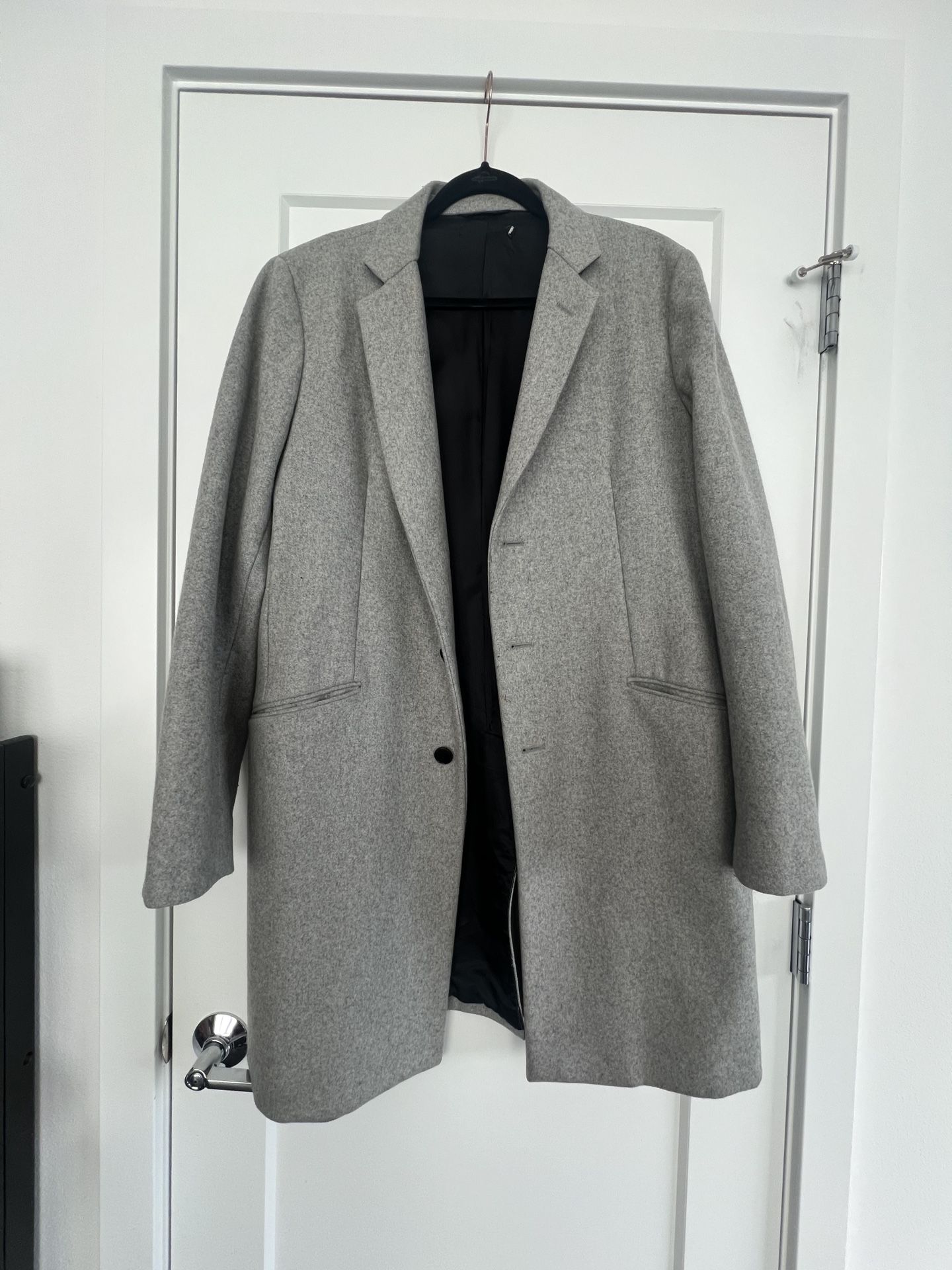 Elegant Men’s Grey Top Coat 