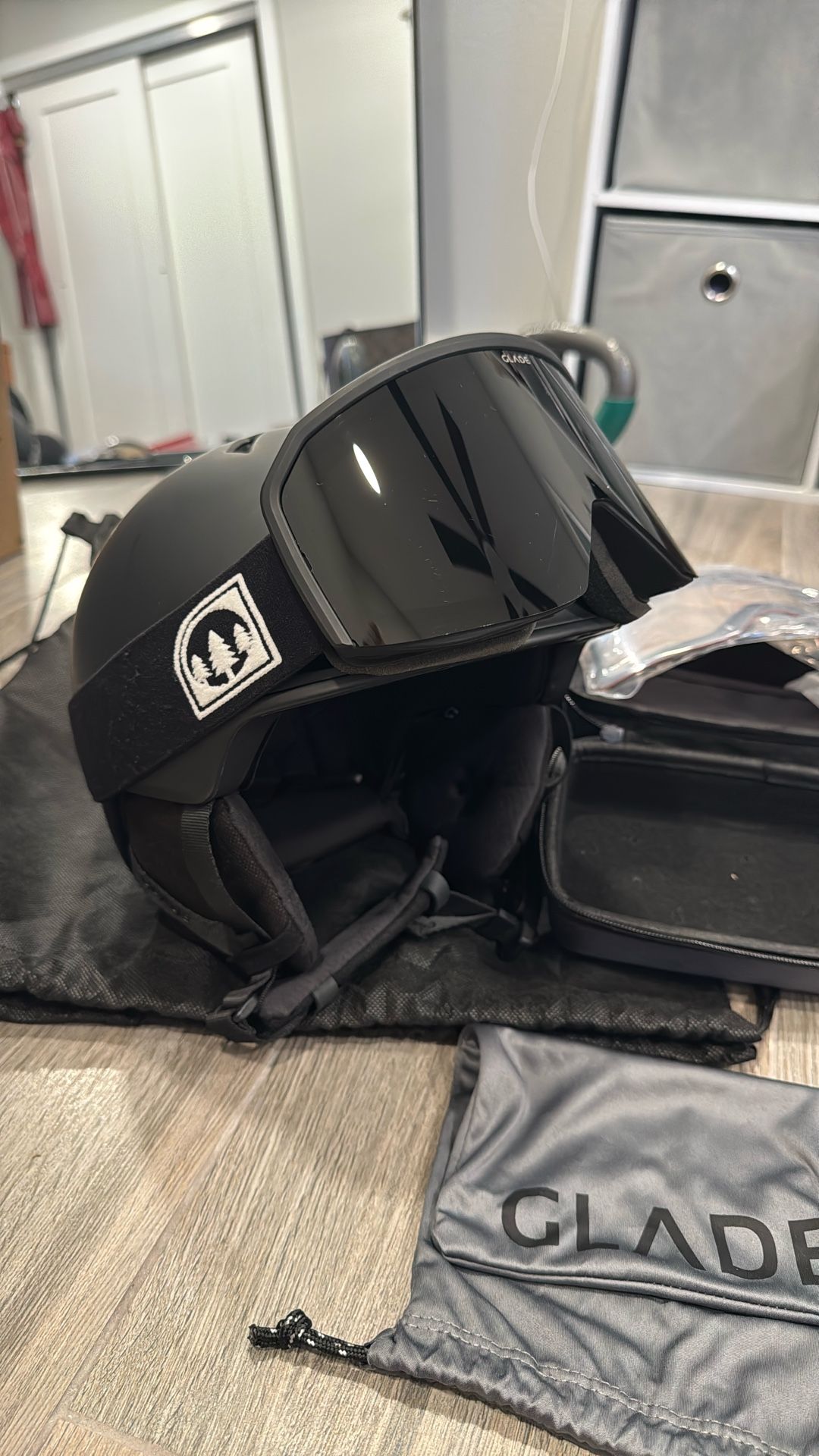 Glade Ski snowboard Helmet And Goggles