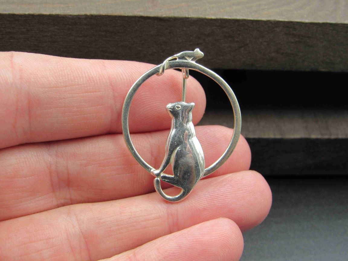 Sterling Silver Kitty Cat Circle Pin Brooch