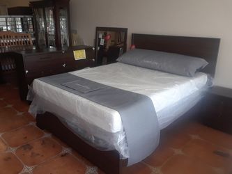 4 piece queen bedroom set queen bed dresser mirror nightstand