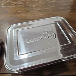 Never used stainless steel bento and round insulated container keeping warm.