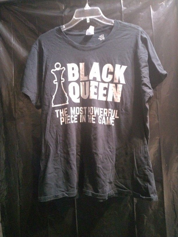 Women's Black Graphic T-SHIRT. Size XXL.