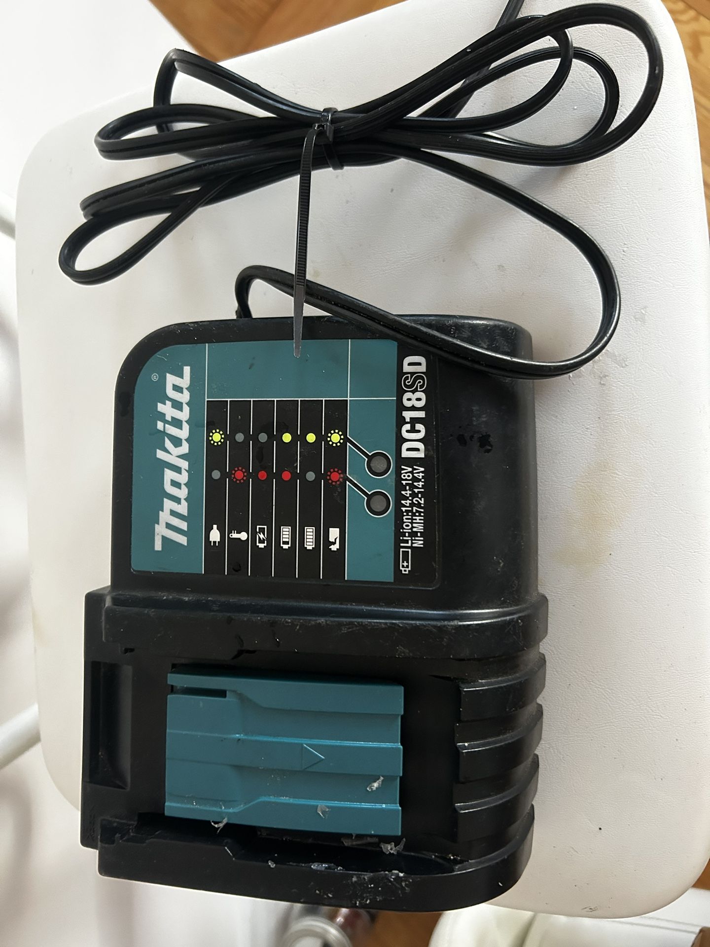 Makita Charger