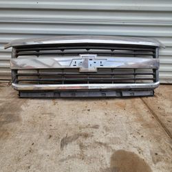 2015-2019 Chevy Silverado 2500/3500 HD OEM Chrome Grille - Part #(contact info removed)6