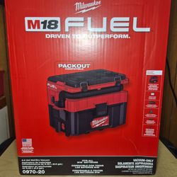 Milwaukee M18 Fuel Packout 2.5 Gallon Wet Dry Vacuum