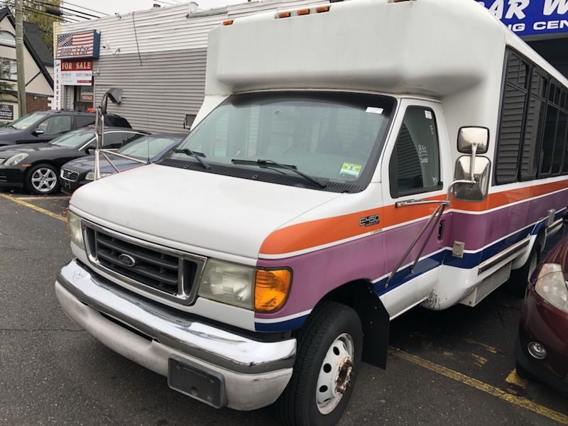 2003 Ford e- 450 bus handicap lift 79000 low miles DIESEL ENGINE