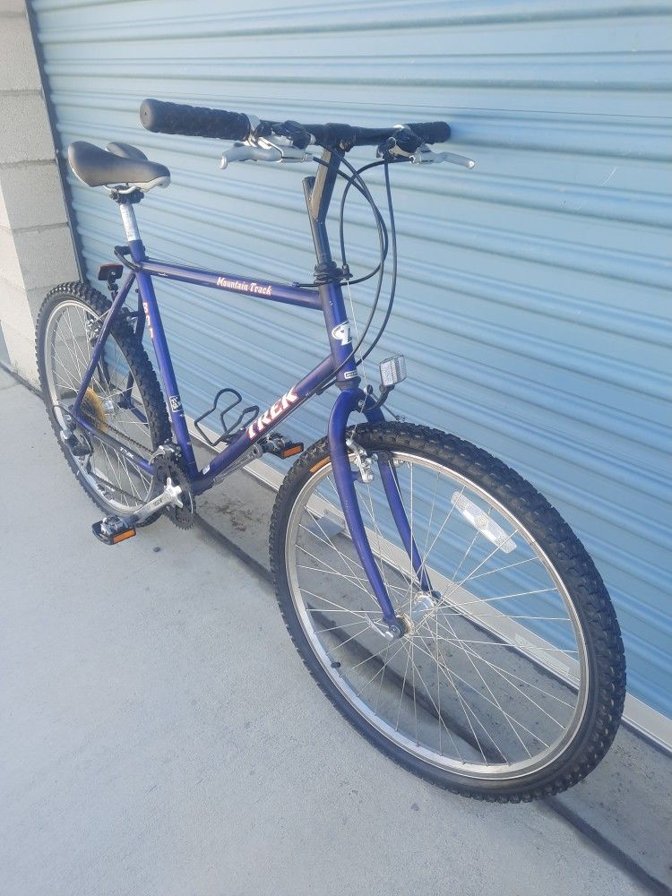 TREK HYBRID 21 SPEEDS TIRE 26 SIZE M