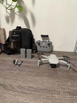 DJI Mini 2 SE Drone with Controller