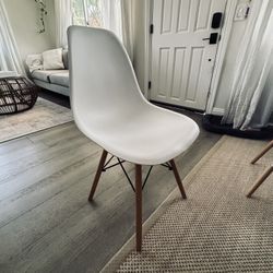 Eames Style Molded Plastic Chair (4)