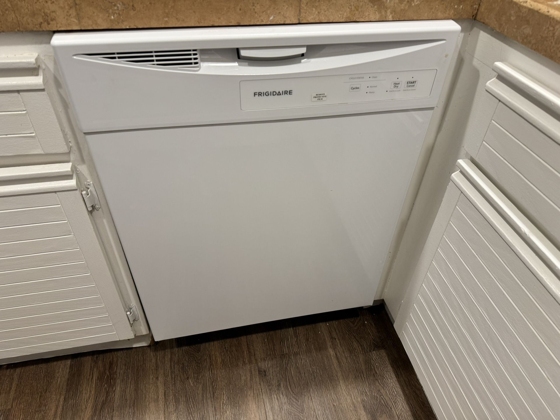 FRIGIDAIRE Dishwasher White