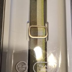 Very Nice Heyday Apple Watch Knit Band in sage olive color for 42-49mm Apple Watch models.