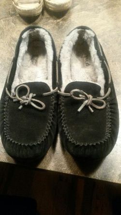 Black ugg slippers