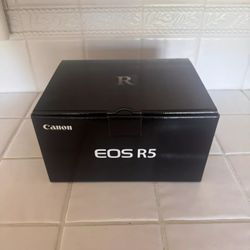 CANON EOS R5 Mirrorless Camera