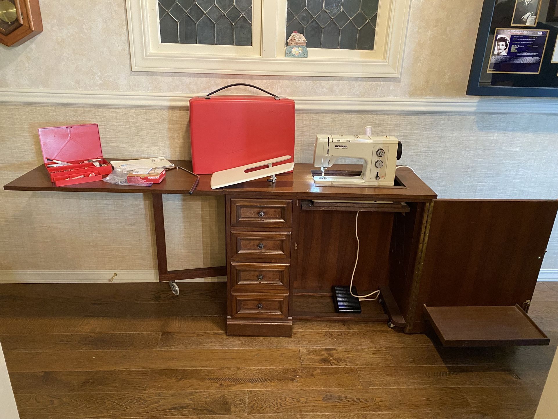 Bernina 830 Electronic With Case And Cabinet