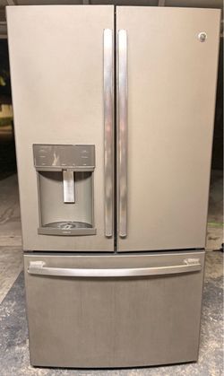 GE Adora 27.7 cu ft French Door Fridge – Ice & Water – Slate – $450