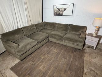 CYNDY CRAWFORD VELVET MODERN SOFA SECTIONAL GOOD CONDITION $430 DELIVERY AVAILABLE $20