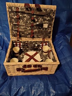 Wicker Picnic Basket Set with Cutlery and Cups