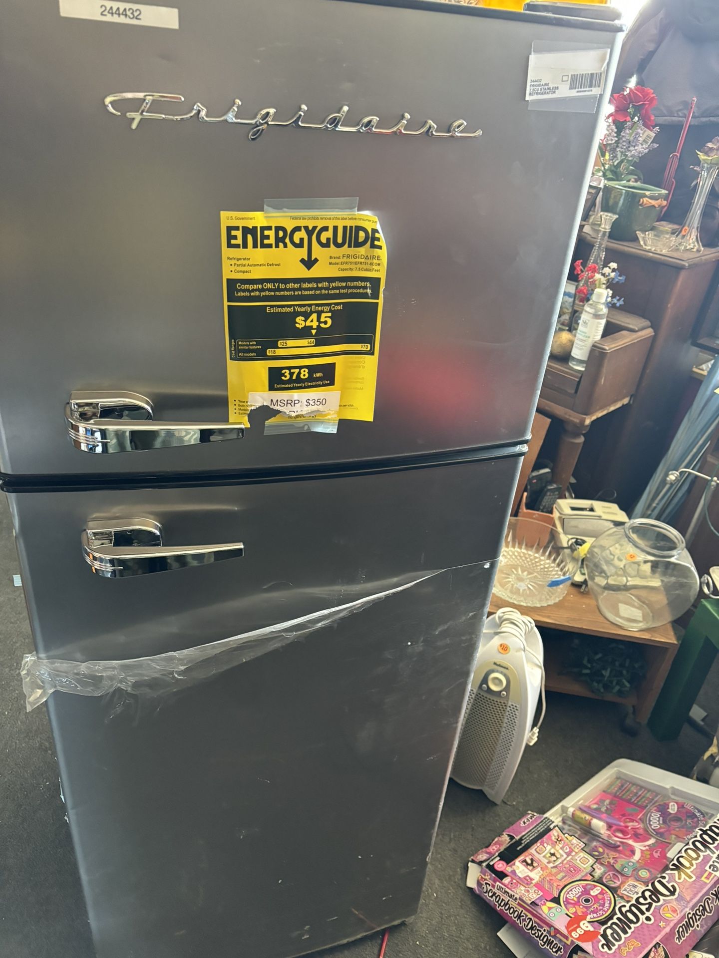 New 7.5 Ft.³ Frigidaire Compact Refrigerator Works Great As A Couple Dents Not Too Bad $25 Delivery Milwaukee