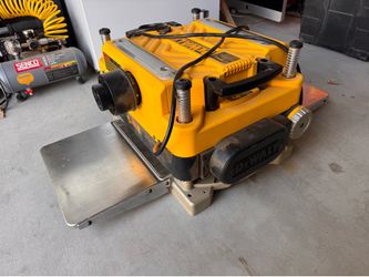 Dewalt Planer w/ In-feed and Out-feed trays